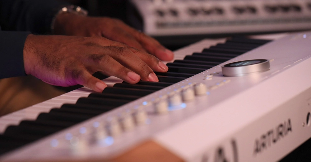 arturia-astrolab-61-61-tus-stage-studio-keyboard-asimetrik-e-ticaret-gorsel1